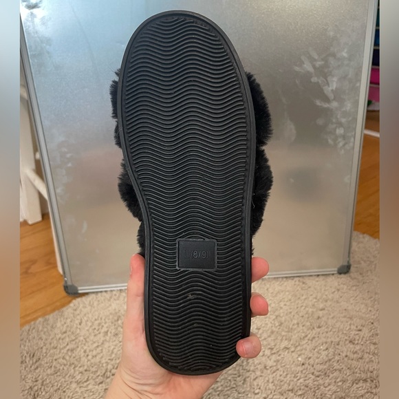 Black, fuzzy, overlapping slippers - Picture 5 of 6
